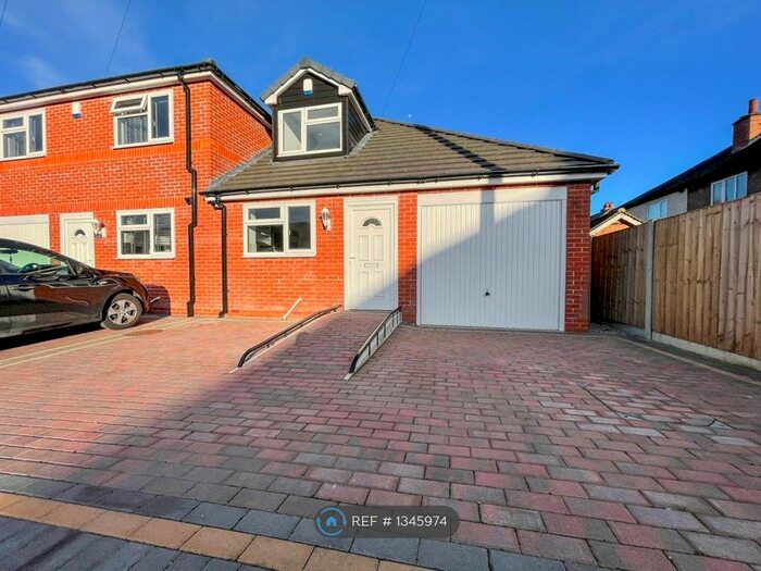 3 Bedroom Bungalow To Rent In Somerset Road, Stoke-On-Trent, ST1