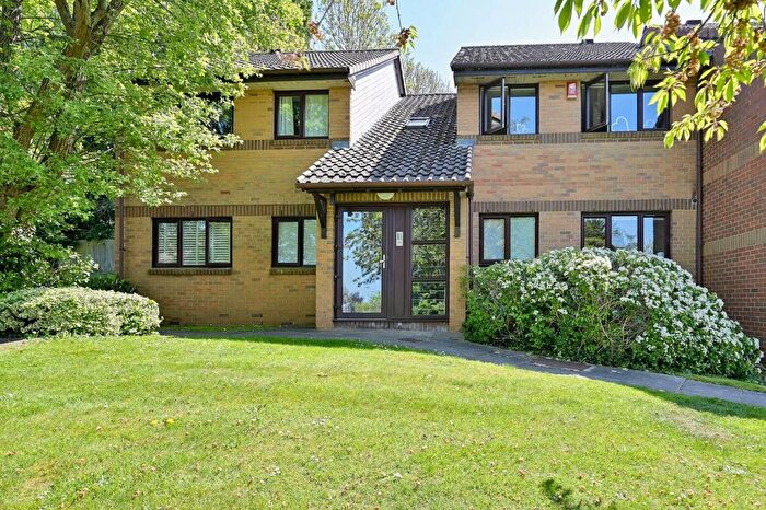2 Bedroom Flat For Sale In Richfield Road, Bushey, WD23