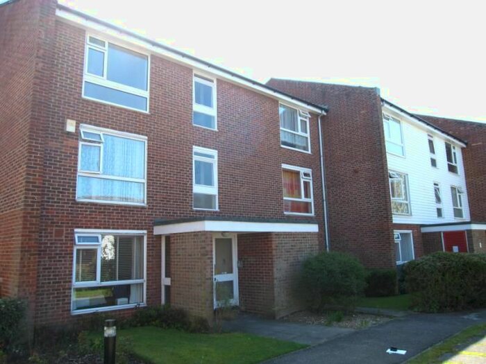 1 Bedroom Flat To Rent In Holmbury Grove, Featherbed Lane, Croydon, CR0