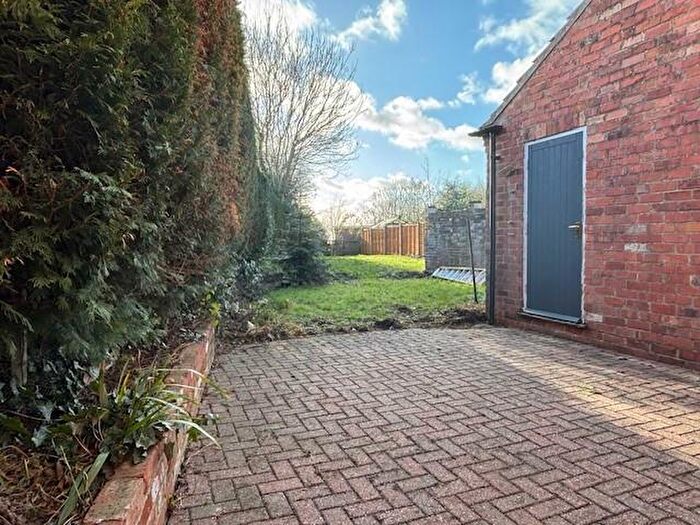 2 Bedroom Detached House To Rent In Main Street, Upton, NG23