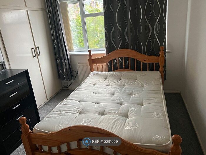 3 Bedroom Semi-Detached House To Rent In Stockport, Stockport, SK8