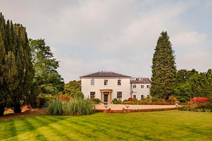 6 Bedroom Detached House For Sale In Sandleheath, Fordingbridge, SP6