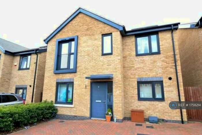 5 Bedroom Detached House To Rent In Pinnacle Hill, Bexleyheath, DA7