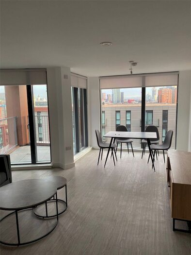 2 Bedroom Flat To Rent In The Landmark, Oldfield Road, Salford, M5