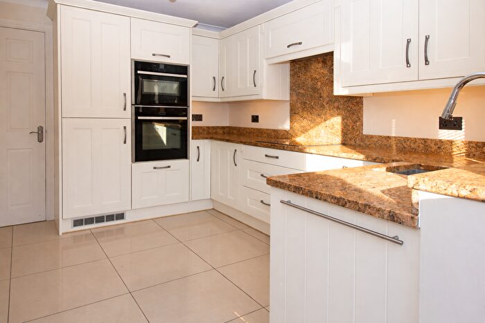 2 Bedroom Bungalow To Rent In Penrith Road, RM3