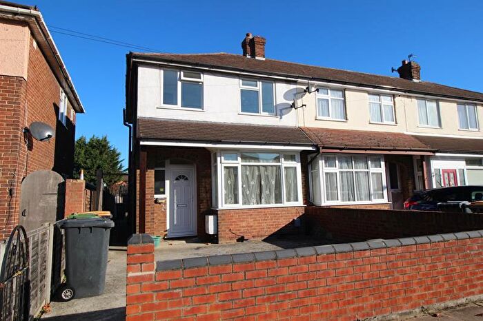 3 Bedroom Semi-Detached House To Rent In Winchester Road, Bedford, MK42