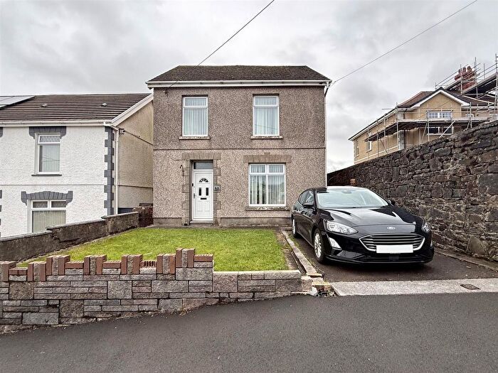 3 Bedroom Detached House For Sale In Heol Y Neuadd, Tumble, Llanelli, SA14