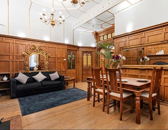 3 Bedroom Flat To Rent In Cockspur Street, SW1Y