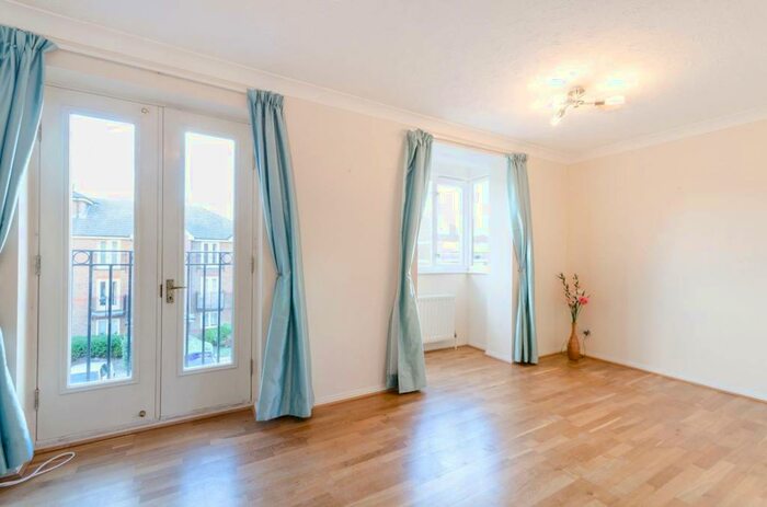 2 Bedroom Flat To Rent In Jemmett Close, Kingston, Kingston Upon Thames, KT2