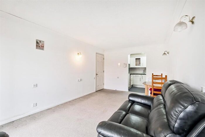 1 Bedroom Flat For Sale In Cambridge Road, Wanstead, E11