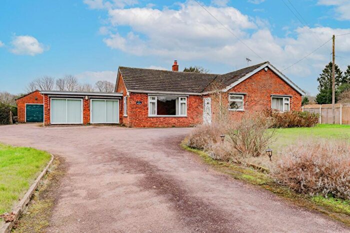 3 Bedroom Detached Bungalow For Sale In Dereham Road, Yaxham, NR19