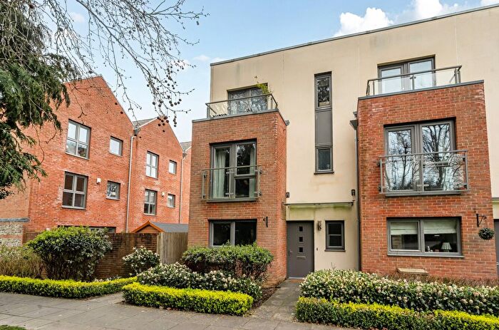 4 Bedroom End Terrace House For Sale In Longley Road, Chichester, PO19