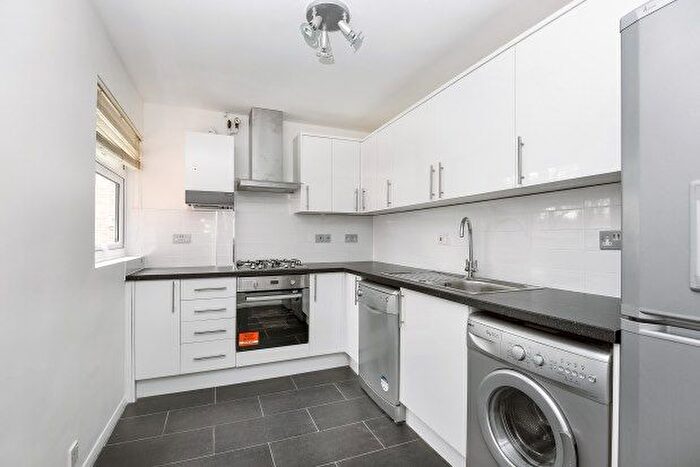 2 Bedroom Flat To Rent In Foxgrove Road, Beckenham, BR3