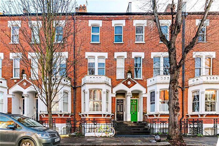 1 Bedroom Flat To Rent In Aynhoe Road, Brook Green, W14