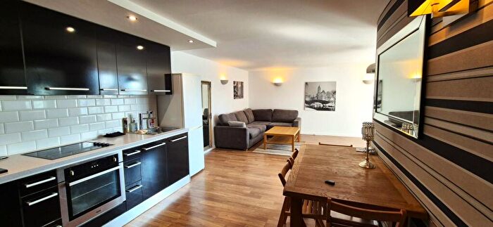 2 Bedroom Apartment To Rent In Wellington Street, Leeds, LS1