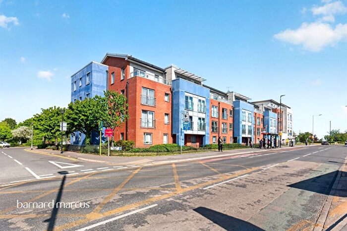 2 Bedroom Flat For Sale In Cleeve Way, Sutton, SM1