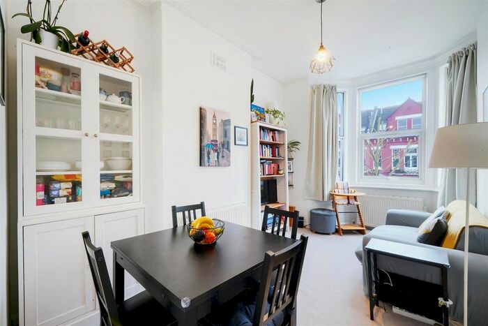 2 Bedroom Flat For Sale In Streatley Road, London, NW6