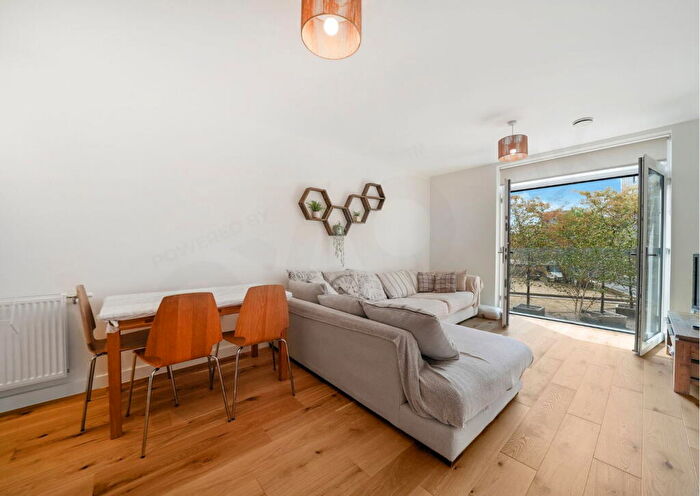 2 Bedroom Flat For Sale In Park Royal, North West London, NW10