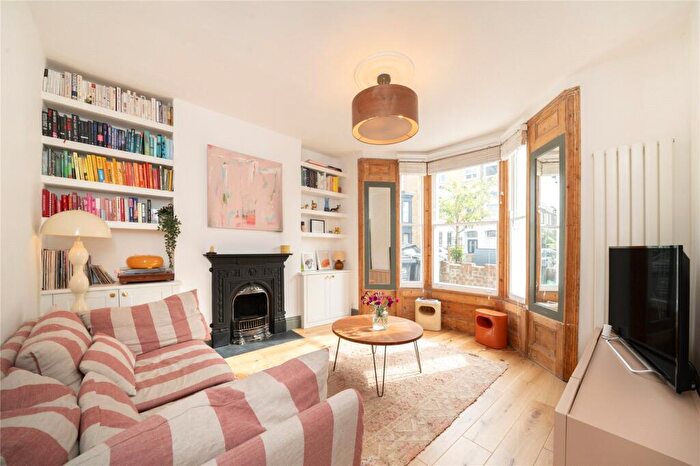 1 Bedroom Flat To Rent In Elderfield Road, Hackney, London, E5