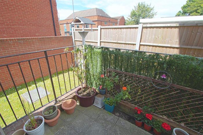 1 Bedroom Apartment For Sale In Albion Court, Sun Street, Billericay, CM12
