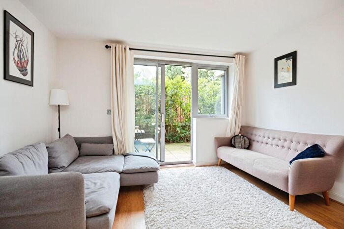 2 Bedroom Flat For Sale In Violet Road, London, E3