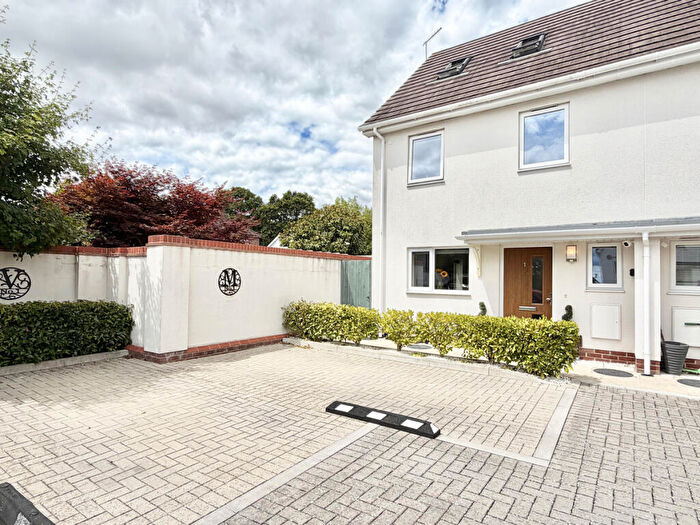 3 Bedroom Semi Detached House For Sale In Castlemain Gardens, Upton, BH16