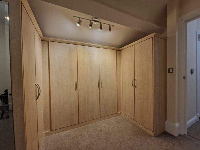 2 Bedroom Apartment To Rent In Chigwell, IG8