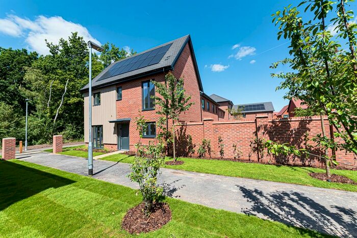 3 Bedroom Terraced House To Rent In Paddock Way, Crowthorne, RG45