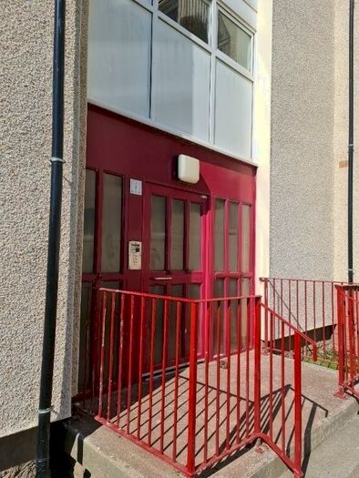 2 Bedroom Flat To Rent In Hunter Street, Airdrie, ML6