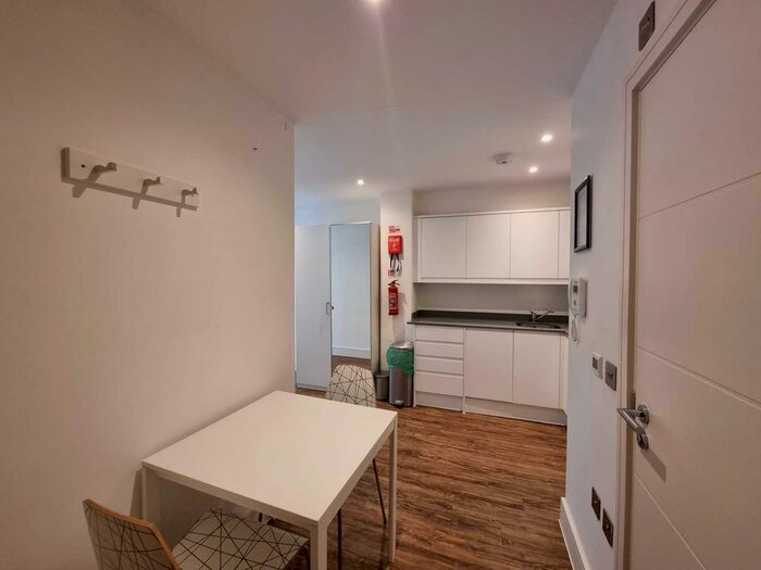 Studio To Rent In Hampden Road, London, N8