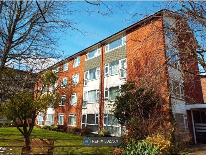 2 Bedroom Flat To Rent In Carlton Court, Southampton, SO15