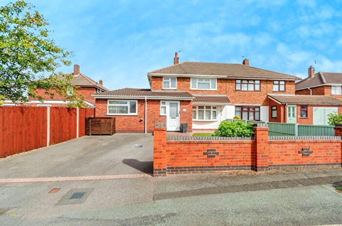3 Bedroom Semi-Detached House For Sale In Meadow Lane, Willenhall, WV12