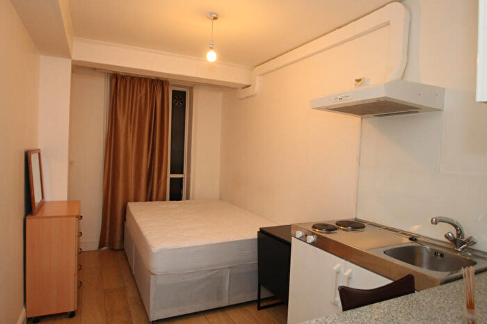 Studio To Rent In Kember Street, Islington, London, N1