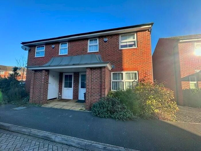 3 Bedroom Semi-Detached House To Rent In Honington Mews, Farnborough, GU14