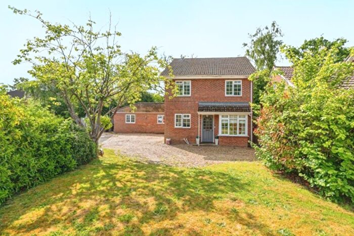 5 Bedroom Detached House For Sale In Knaphill, GU21