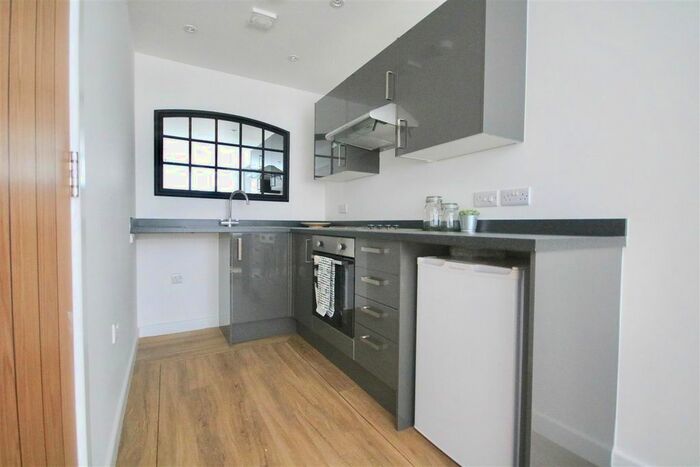 1 Bedroom Flat To Rent In Isambard Brunel Road, Portsmouth PO1
