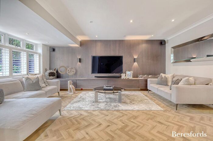 4 Bedroom Detached House For Sale In Kilworth Avenue, Shenfield, CM15