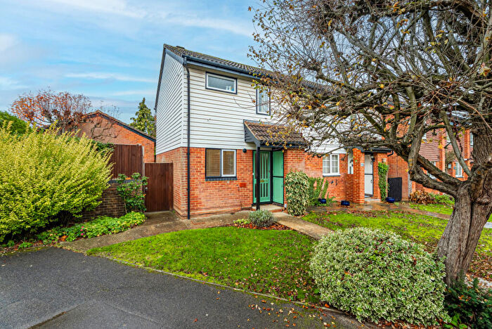 2 Bedroom End Of Terrace House For Sale In Richmond Walk, St. Albans, Hertfordshire, AL4