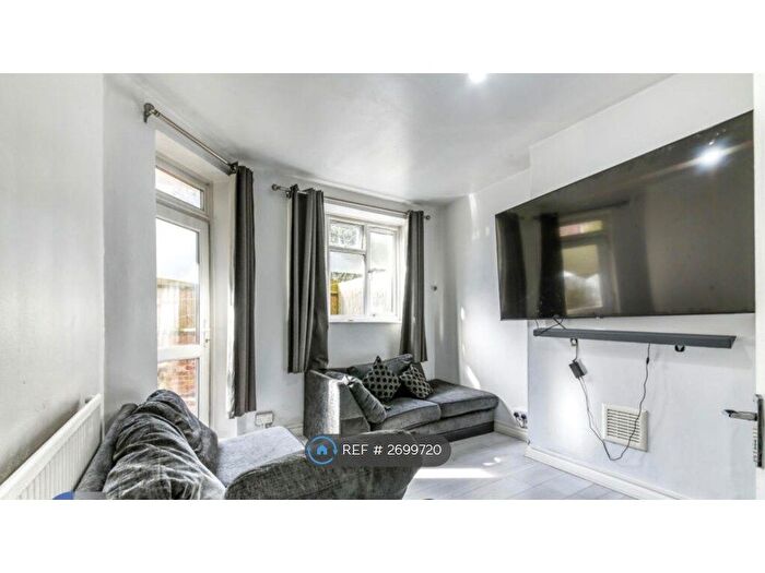 1 Bedroom Flat To Rent In Cork Tree House, London, SE27