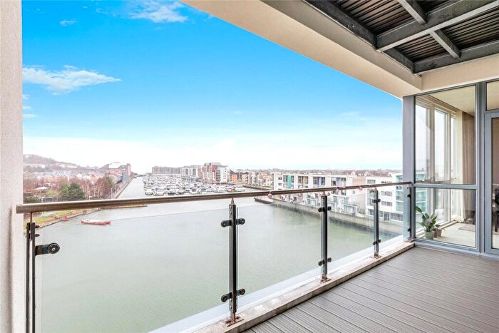 2 Bedroom Flat For Sale In Harbour Road, Portishead, Bristol, Somerset, BS20