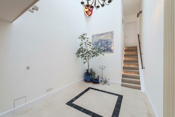 4 Bedroom House To Rent In Billing Road, Chelsea, SW10