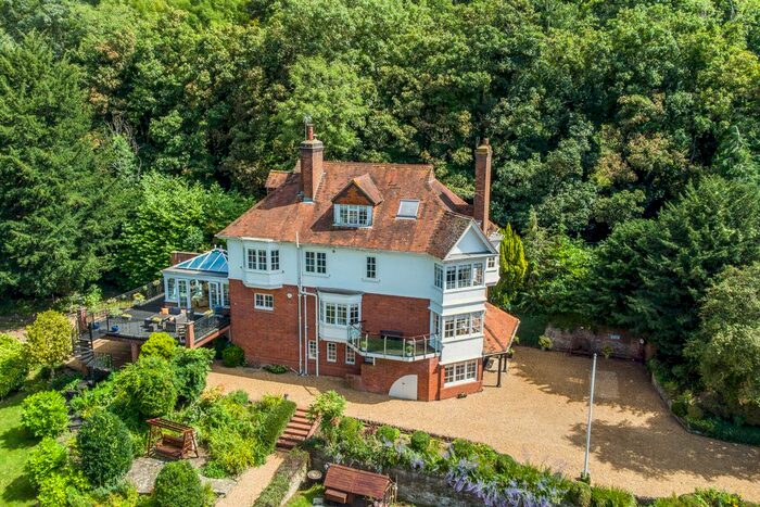 5 Bedroom Detached House For Sale In Henley Road, Wargrave, RG10