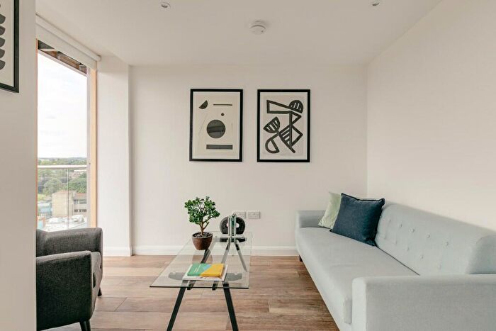 Studio To Rent In Queen Street, Maidenhead, Berkshire, SL6