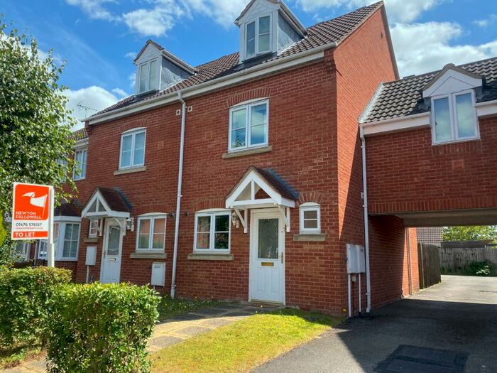 3 Bedroom Town House To Rent In Stirling Drive, Thorpe Oaks, Coddington, NG24