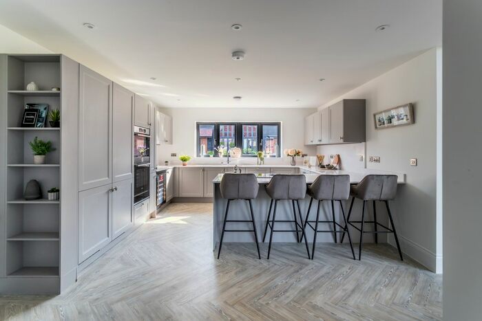 4 Bedroom Detached House For Sale In Babylon Lane, Tadworth, KT20