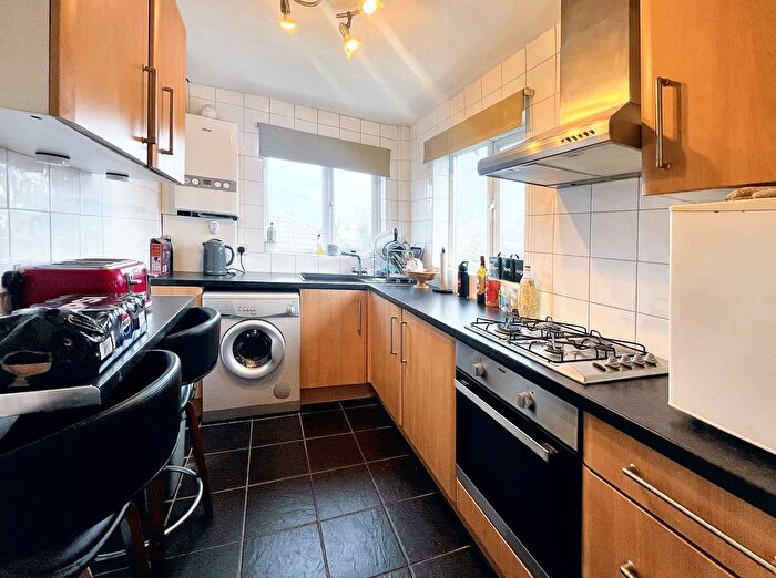 2 Bedroom Flat To Rent In Southborough Lane, Bromley, BR2