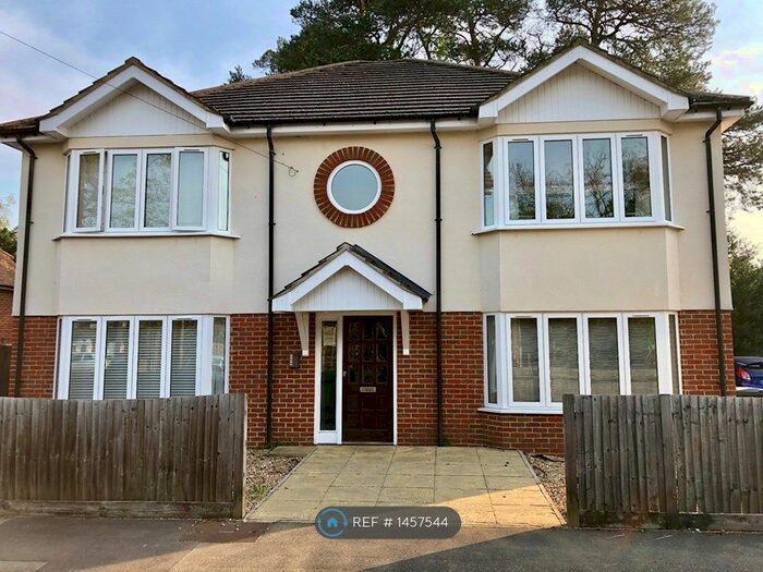 1 Bedroom Flat To Rent In Kenilworth Crescent, Fleet, GU51