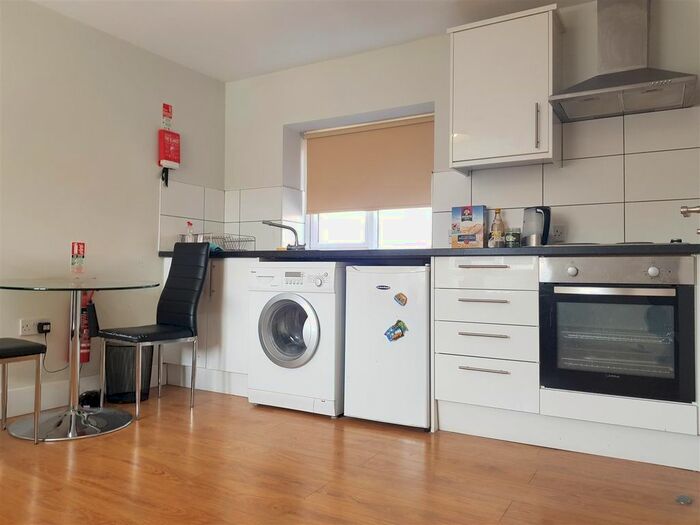 Studio To Rent In Chapel Walk, Hendon, London, NW4