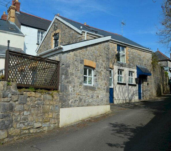 2 Bedroom Cottage To Rent In Y Pob Ty, Burial Lane, Llantwit Major, CF61
