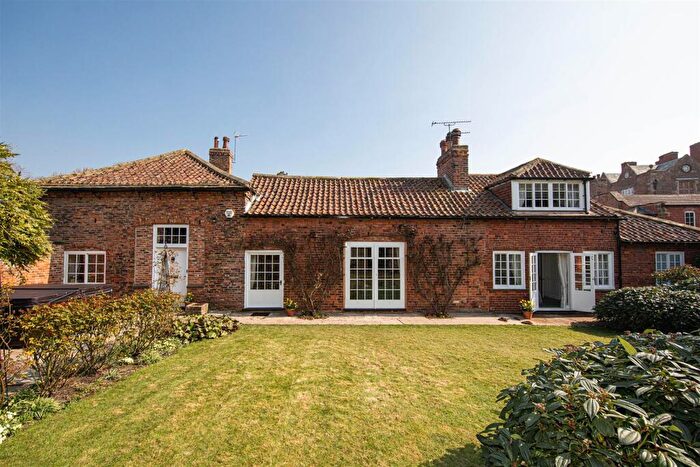 4 Bedroom Cottage To Rent In Church Street, Goldsborough, HG5